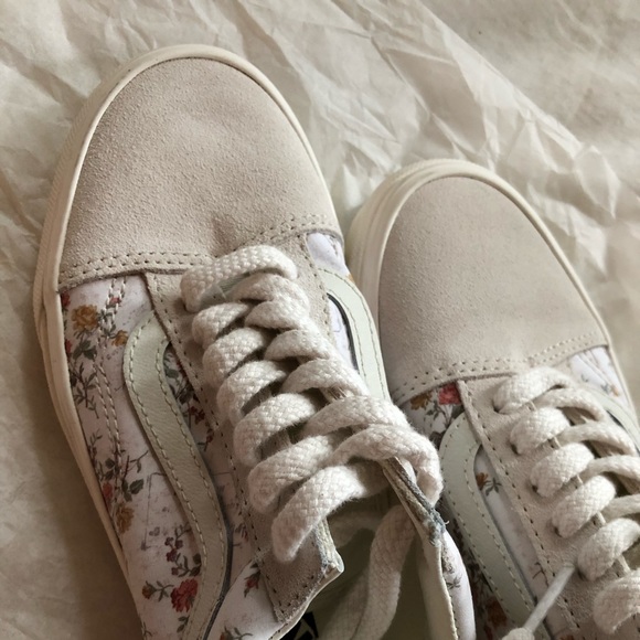 White Ditsy Floral Old Skool Vans - Picture 2 of 7
